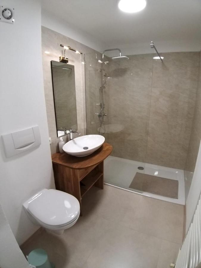 Modern Apartment, Full Kitchen, For 6 Gmunden Bagian luar foto